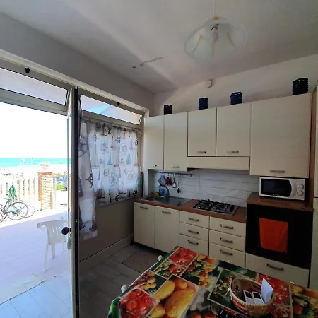 Queen Apartment *